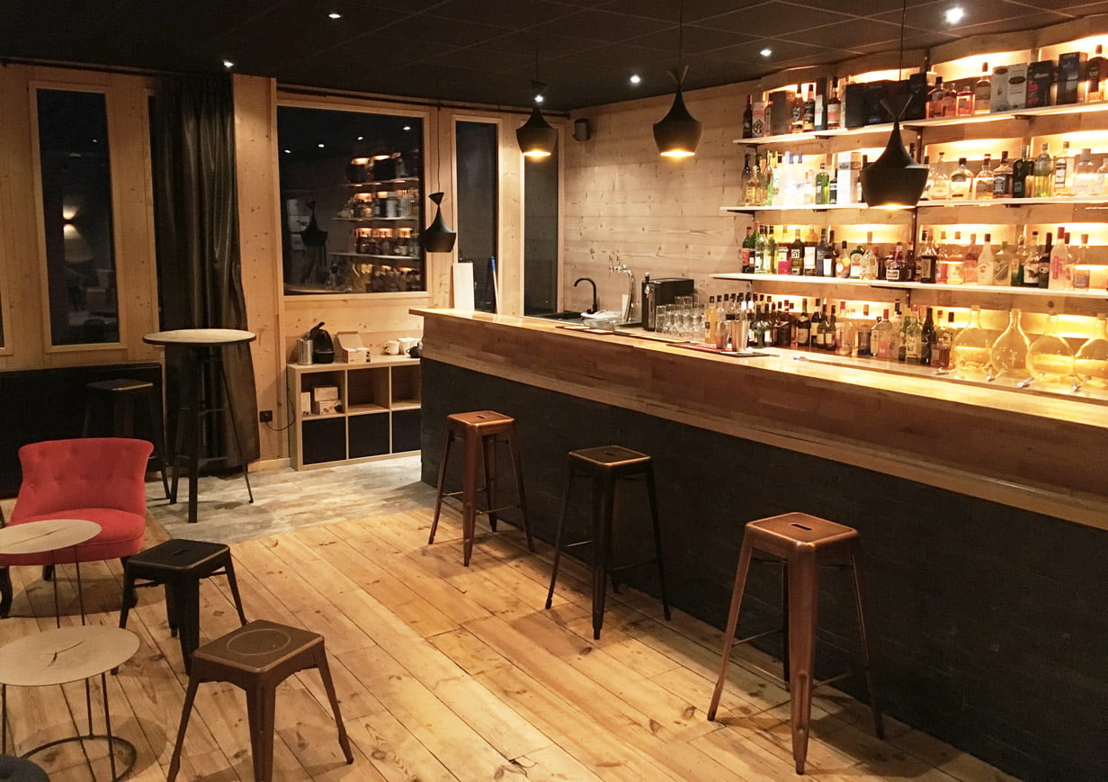 Bar avec vue sur les pistes