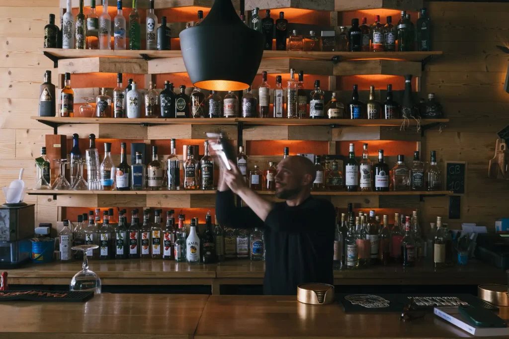 barman bar cocktail la mongie